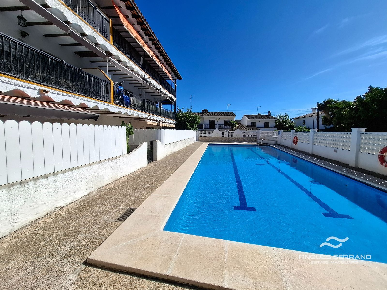 Planta baja con dos grandes terrazas y piscina a 350 metros del mar en Coma-ruga - Foto 4
