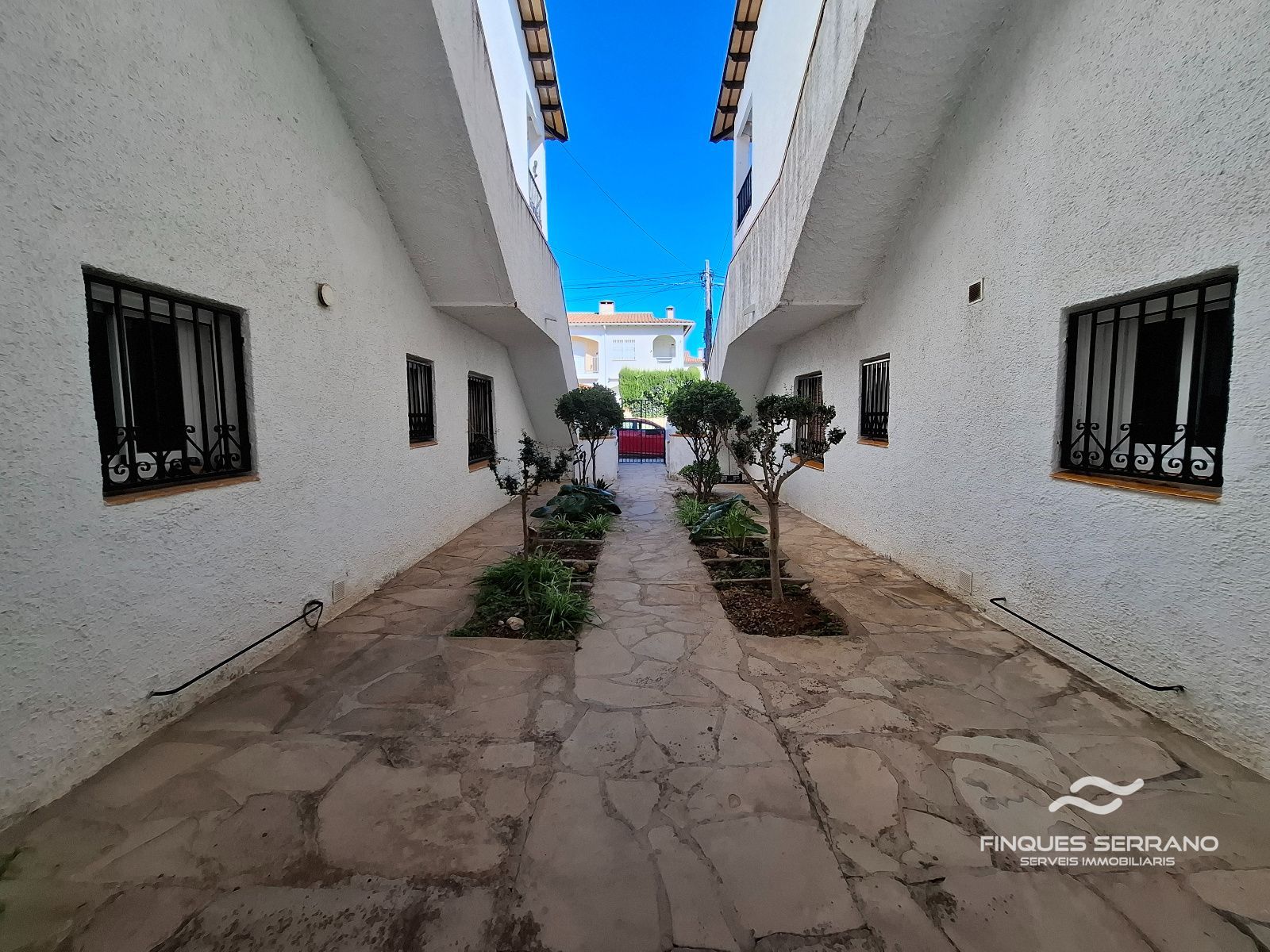 Planta baja con dos grandes terrazas y piscina a 350 metros del mar en Coma-ruga - Foto 7