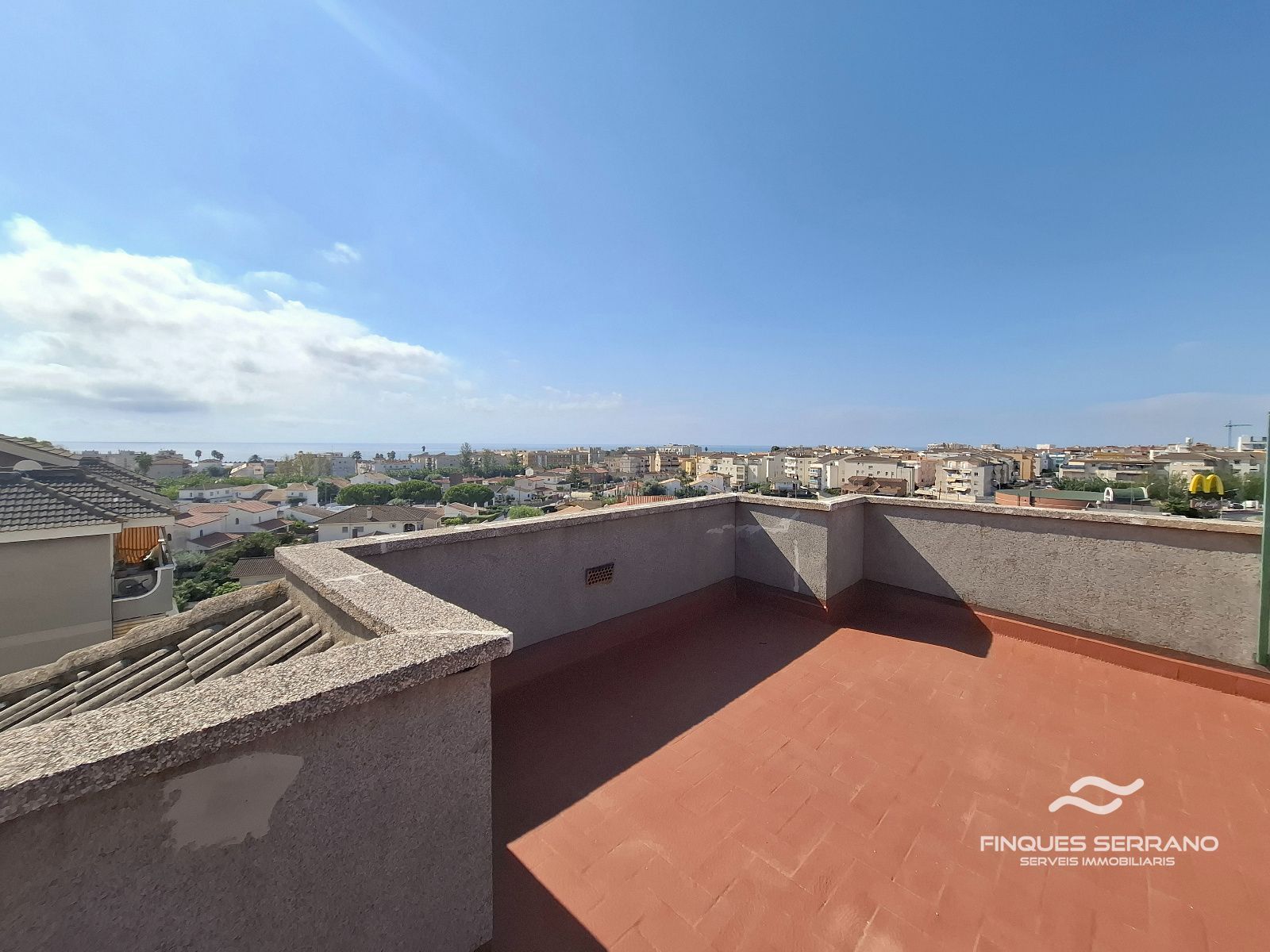 Piso luminoso con terraza al sur y parking a 400 metros de la playa en Cunit - Foto 30