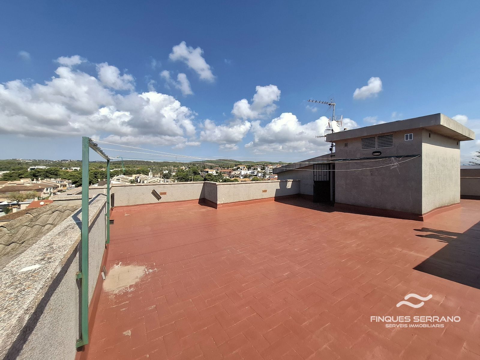 Piso luminoso con terraza al sur y parking a 400 metros de la playa en Cunit - Foto 36