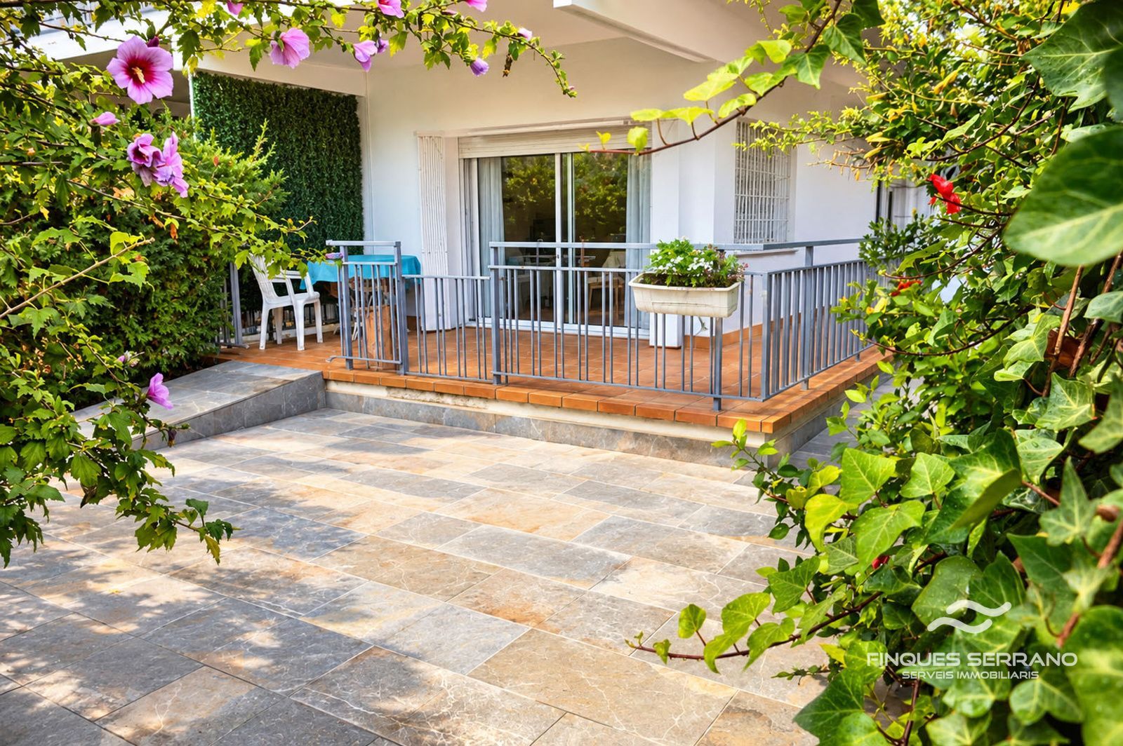 TU PROPIO RINCÓN DE TRANQUILIDAD EN SEGUR DE CALAFELL: PLANTA BAJA CON TERRAZA-JARDÍN - Foto 1