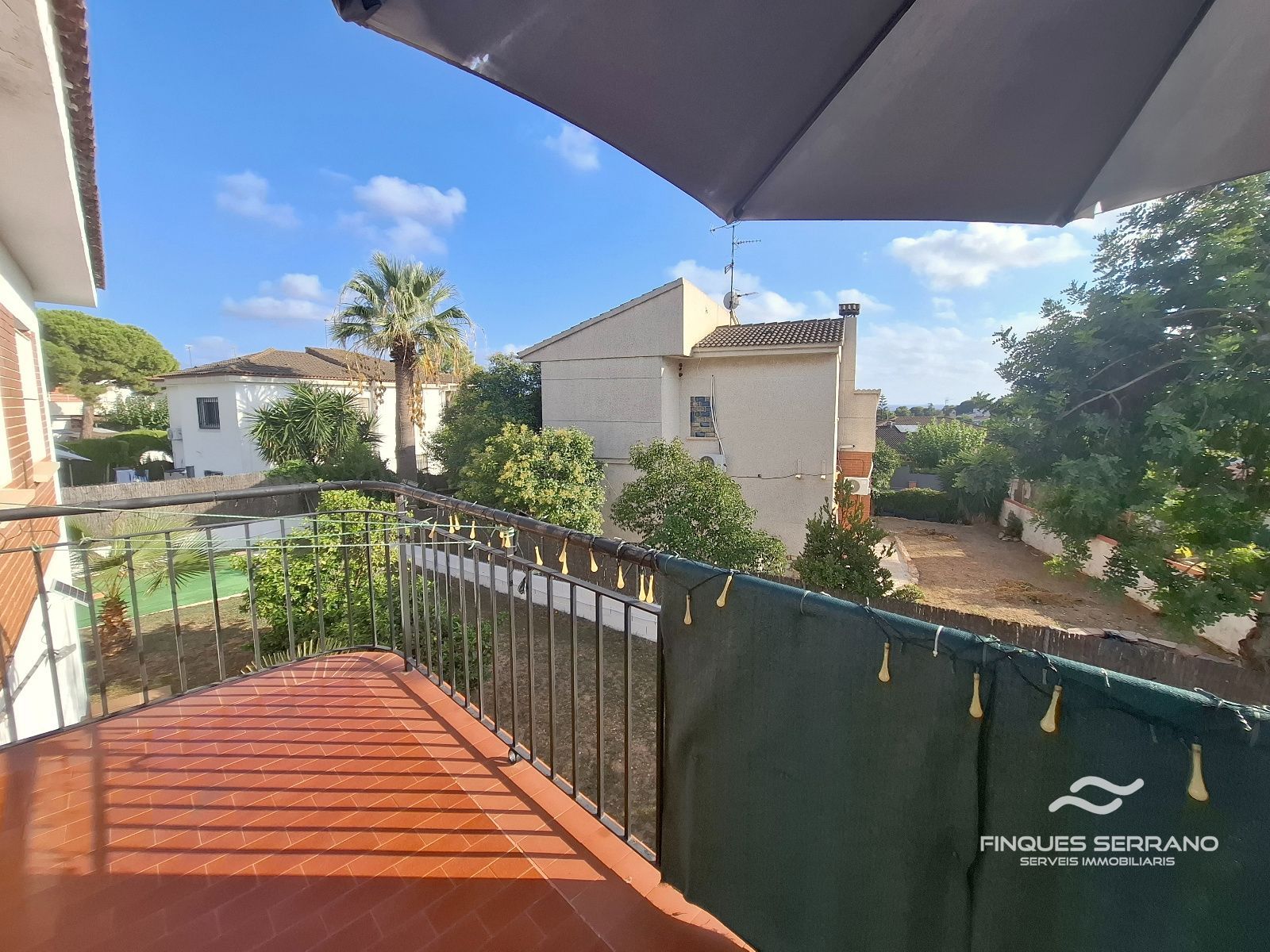 Chalet independiente con gran jardín, garaje y cocina de verano en Can Torrents, Cunit - Foto 7