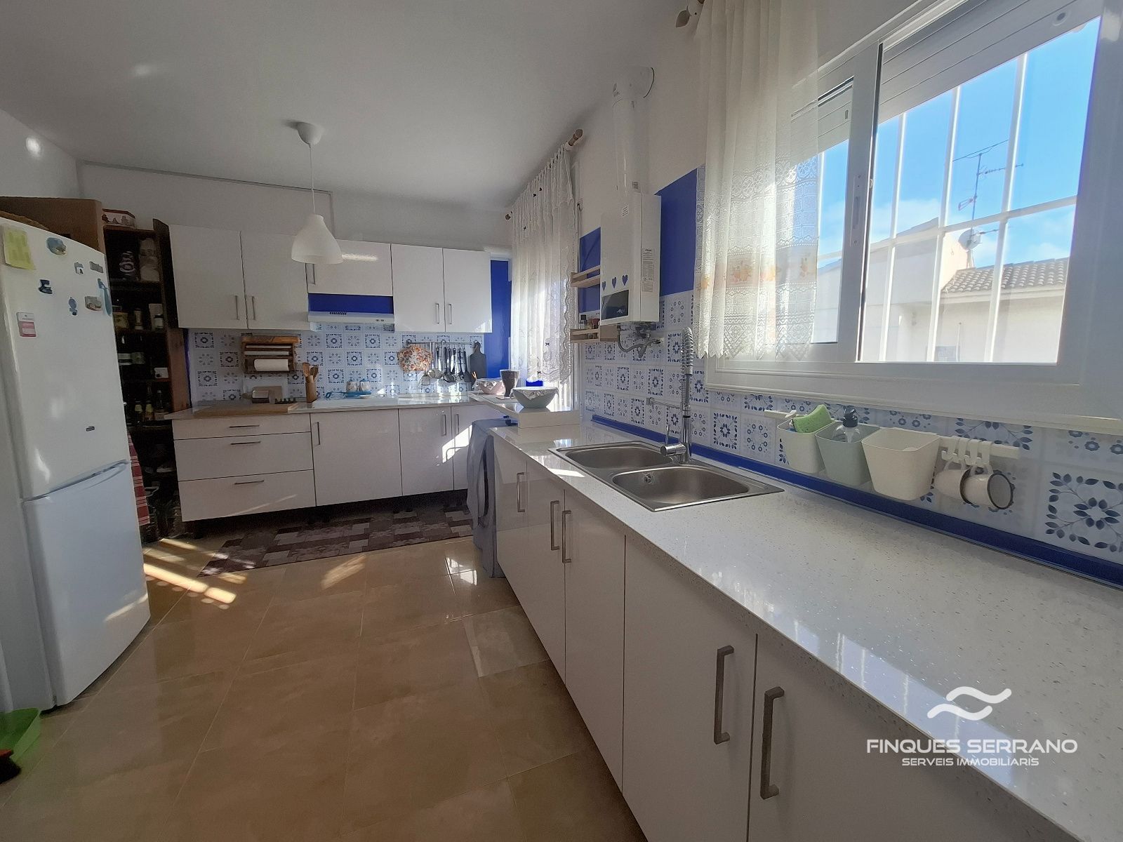 Chalet independiente con gran jardín, garaje y cocina de verano en Can Torrents, Cunit - Foto 11
