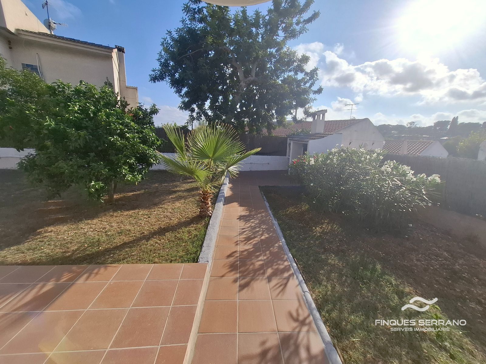 Chalet independiente con gran jardín, garaje y cocina de verano en Can Torrents, Cunit - Foto 45