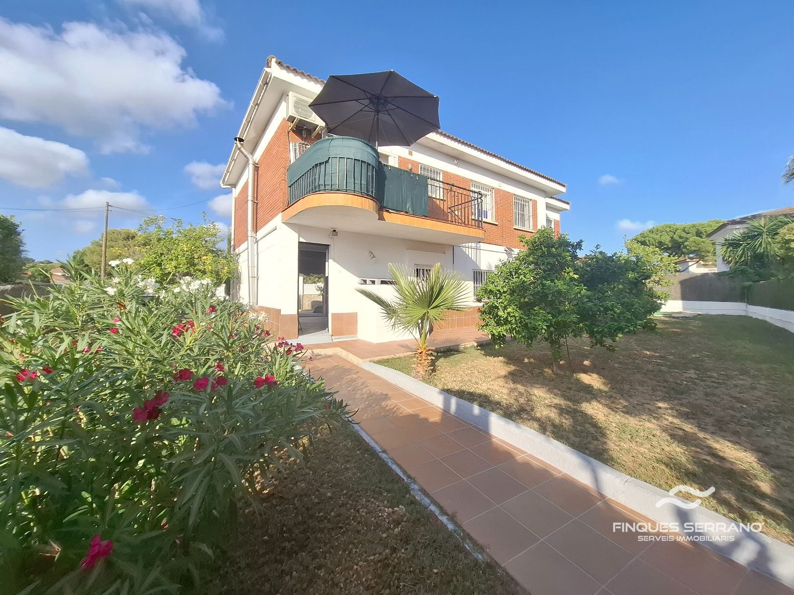 Chalet independiente con gran jardín, garaje y cocina de verano en Can Torrents, Cunit - Foto 47