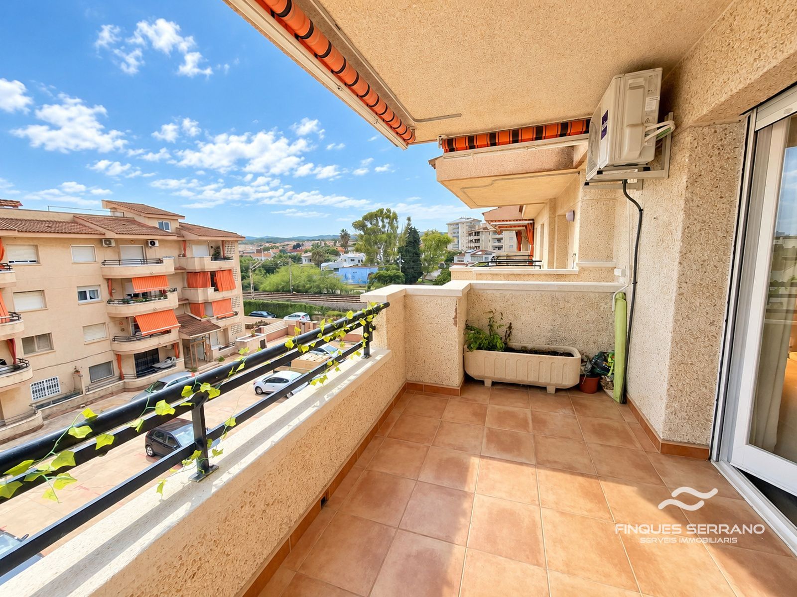 Ático reformado con terraza y parking a 100 metros de la playa en Cunit Diagonal - Foto 5