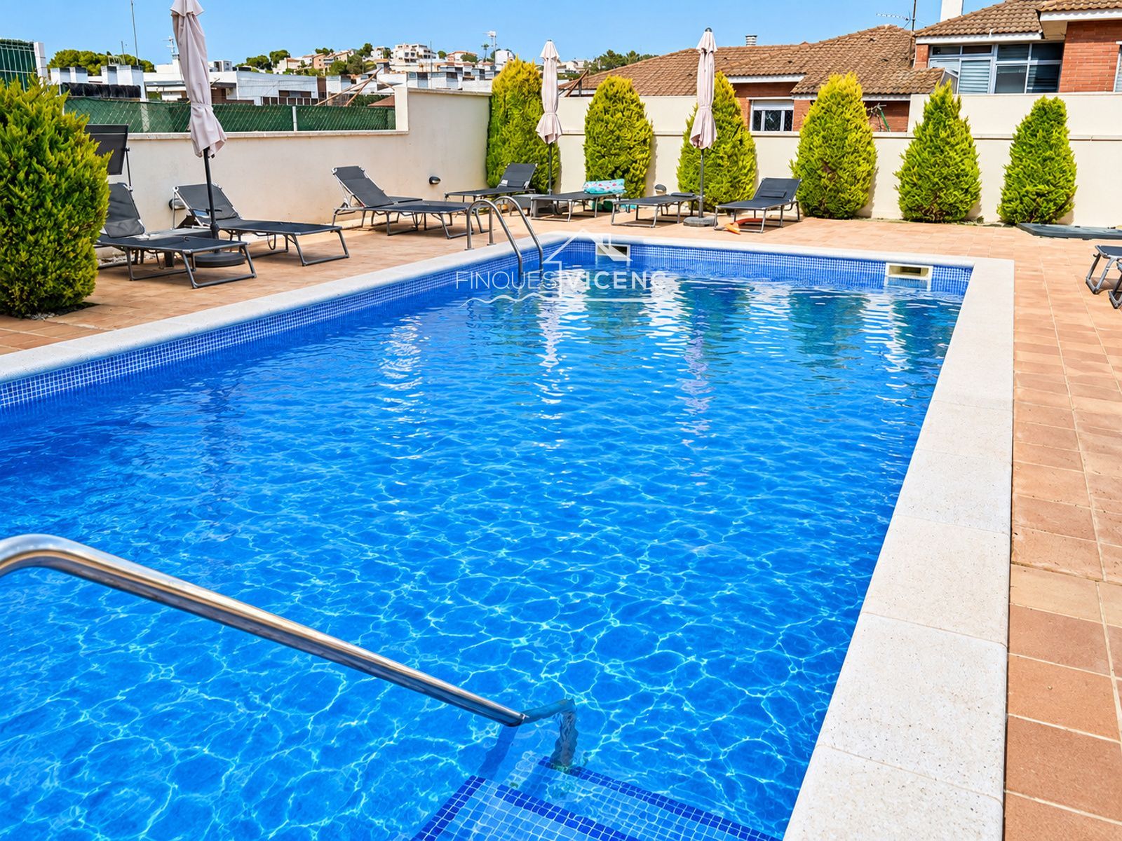 Piso seminuevo con piscina, solárium, parking y trastero en Segur de Calafell - Foto 1