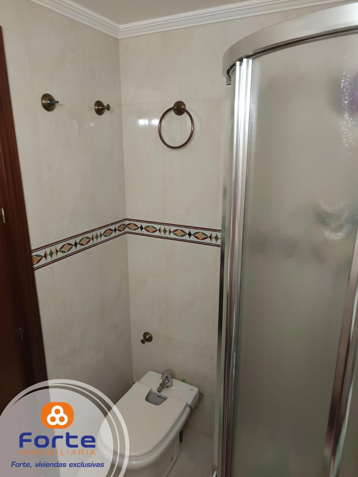 PISO DE TRES DORMITORIOS CON ASCENSOR A DOS PASOS DE LA ESTACIÓN DE TREN Y AUTOBUSES. - Foto 11