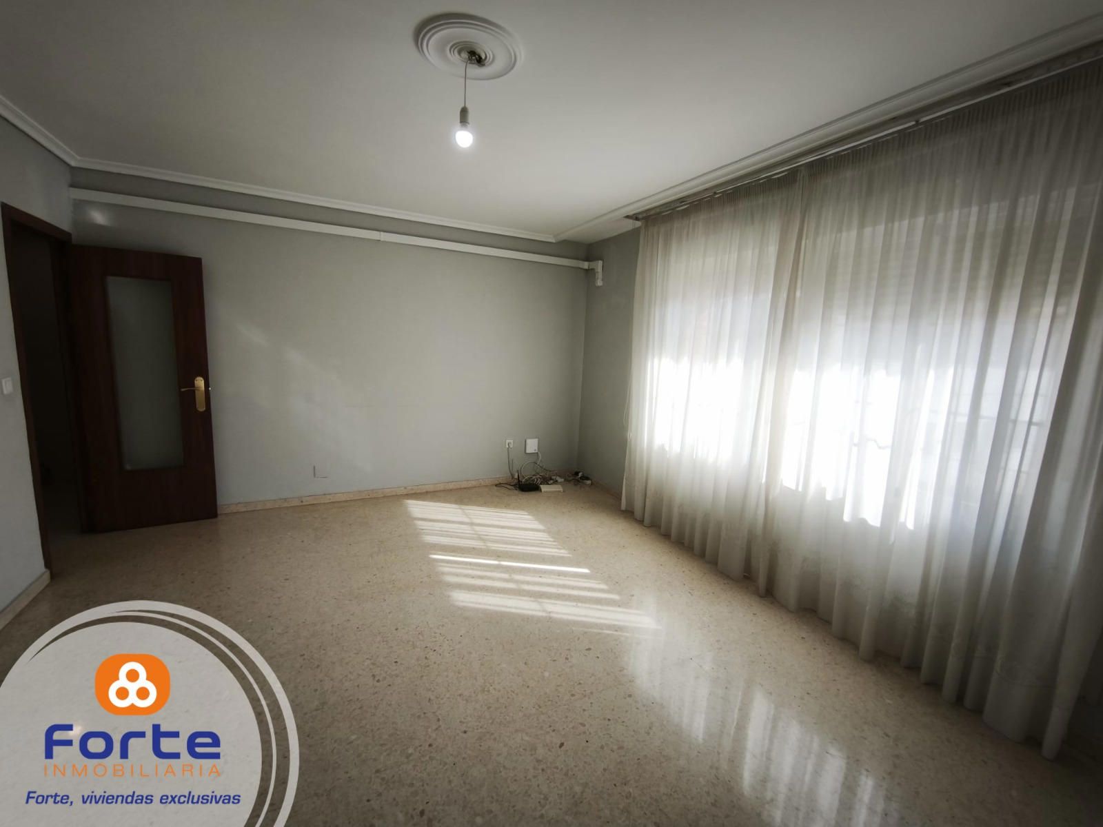 SEÑORIAL PISO DE 4 HABITACIONES, DOS ASCENSORES EN CIUDAD JARDIN - Foto 2