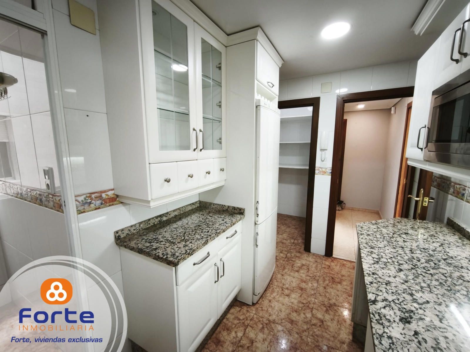 SEÑORIAL PISO DE 4 HABITACIONES, DOS ASCENSORES EN CIUDAD JARDIN - Foto 6