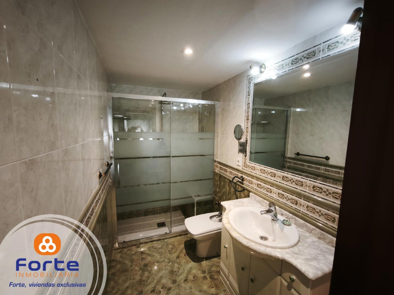 SEÑORIAL PISO DE 4 HABITACIONES, DOS ASCENSORES EN CIUDAD JARDIN - Foto 16