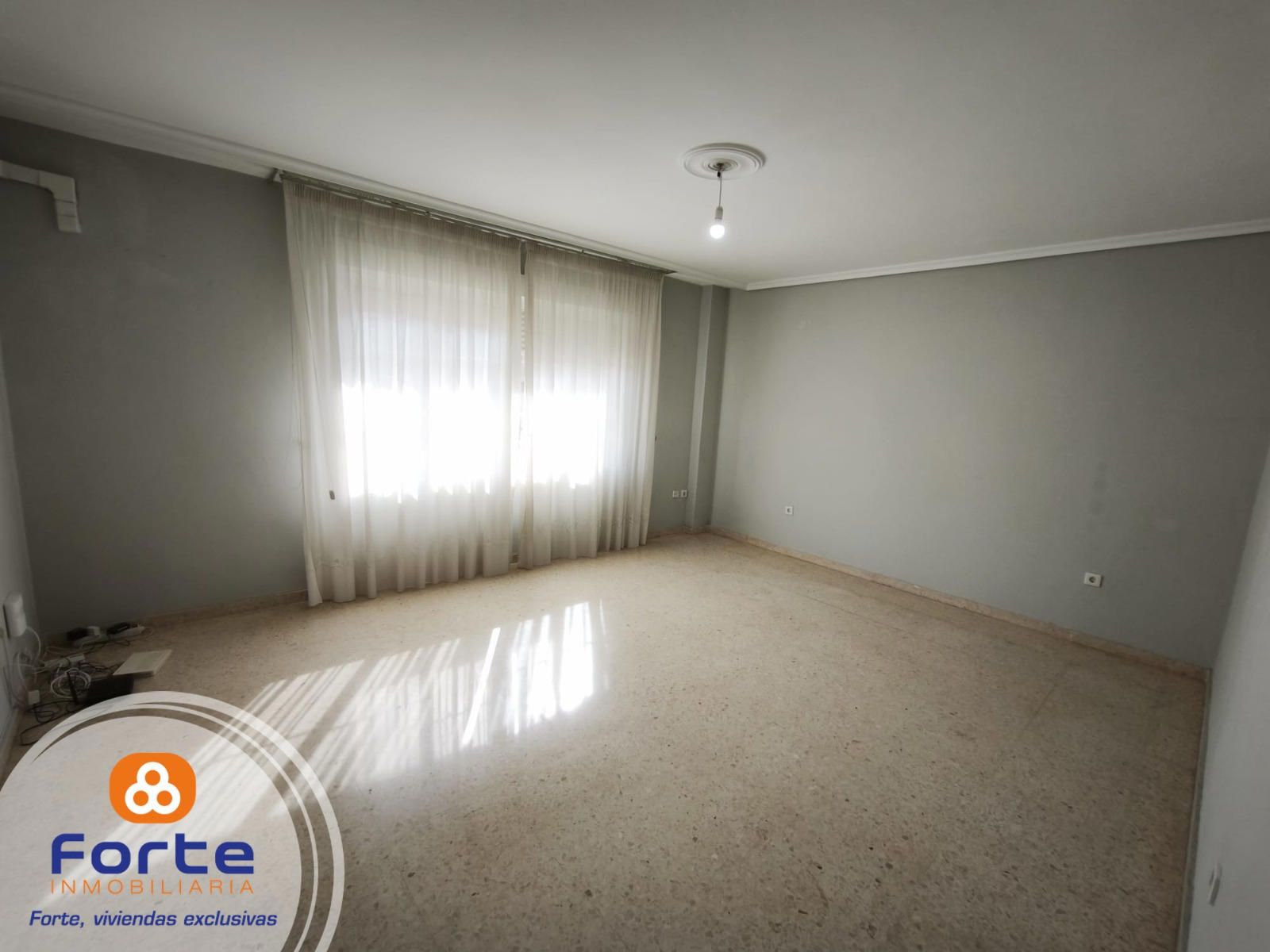 SEÑORIAL PISO DE 4 HABITACIONES, DOS ASCENSORES EN CIUDAD JARDIN - Foto 3