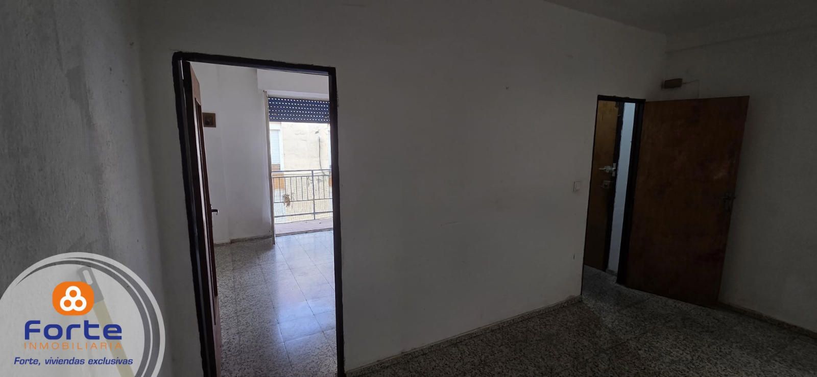 VIVIENDA CON INMEJORABLE SITUACIÓN!!! PRECIO EXCEPCIONAL!!! AL LADO DE RECTORADO - Foto 2