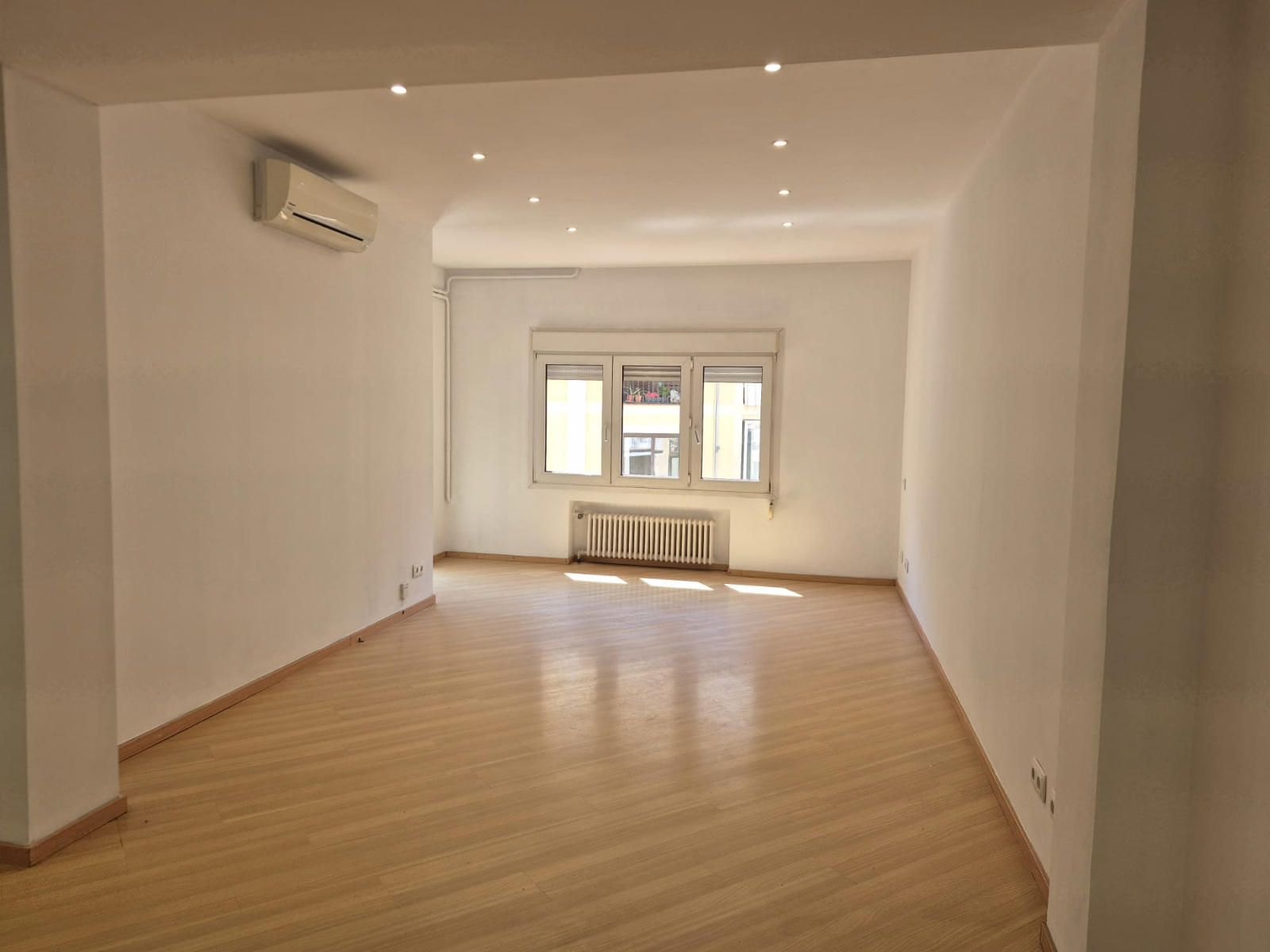 Flat for sale Barcelona. Ref: 5676. FINQUES FUTURA