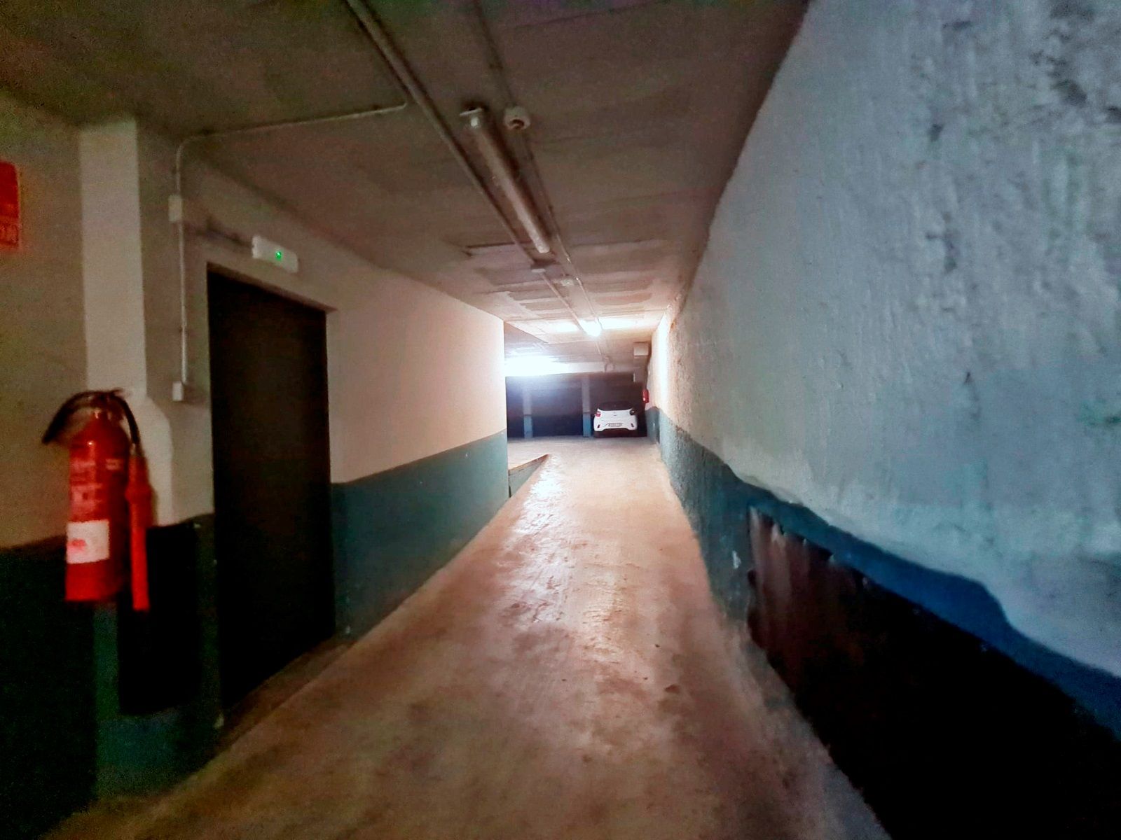 Plaza de coche en alquiler para coche pequeño - Foto 4