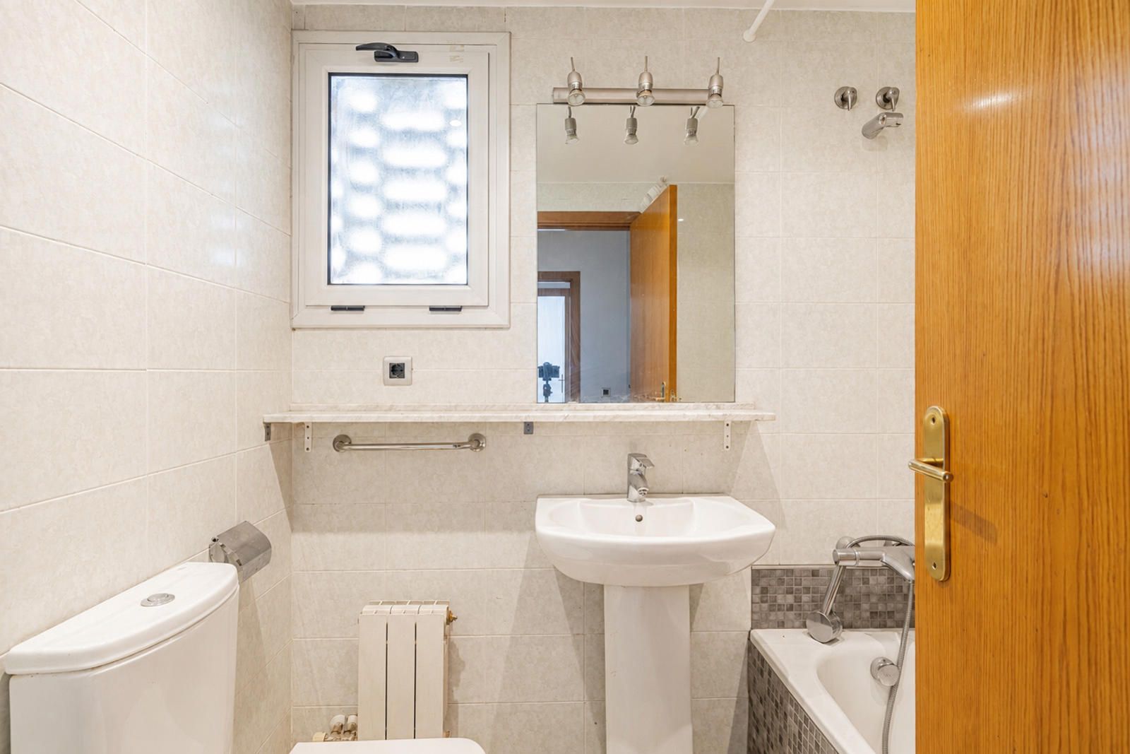 baño - Precioso piso exterior y luminoso en la zona de Els Canyars- Castelldefels
