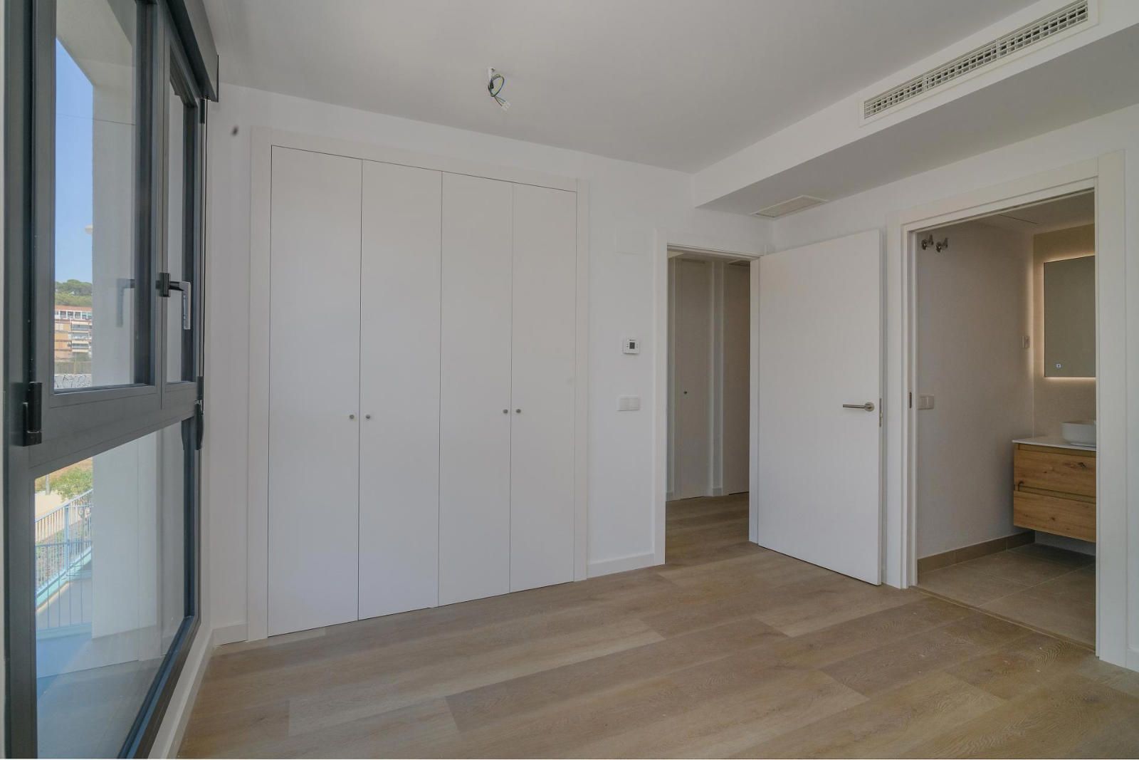 Fantástico Piso de Obra Nueva en la Marina del Port- Con piscina comunitaria, parking, trastero, gimnasio.. Una maravilla¡ - Foto 13