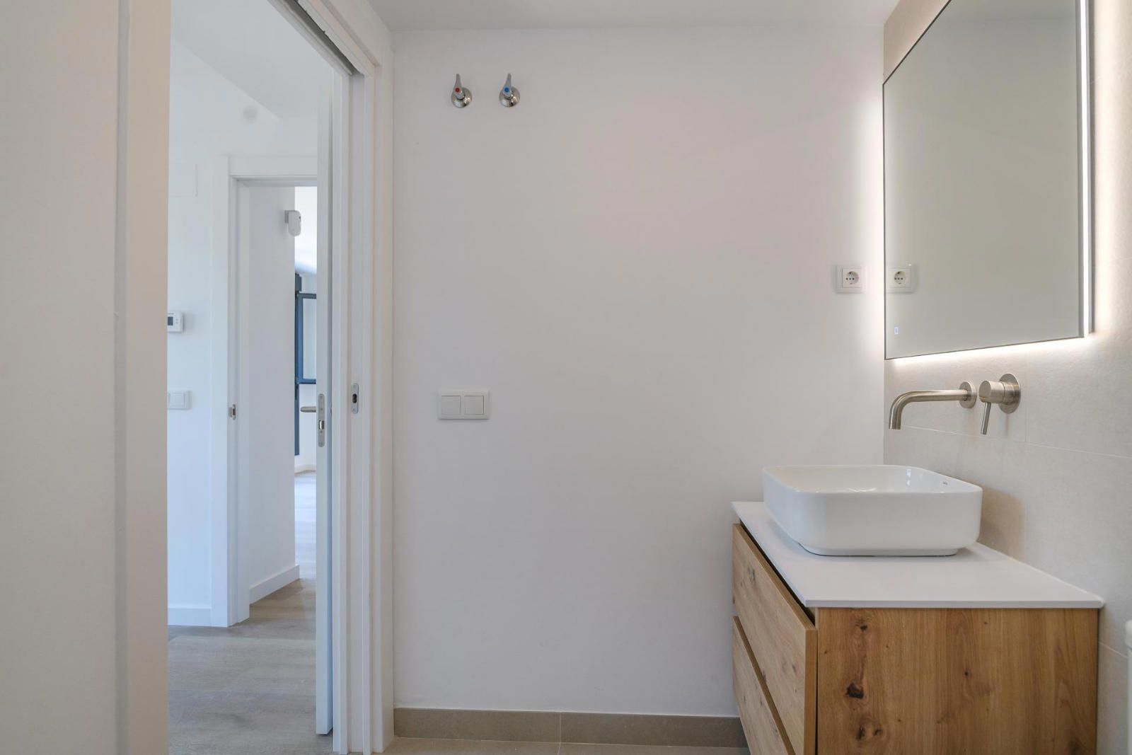 Fantástico Piso de Obra Nueva en la Marina del Port- Con piscina comunitaria, parking, trastero, gimnasio.. Una maravilla¡ - Foto 16