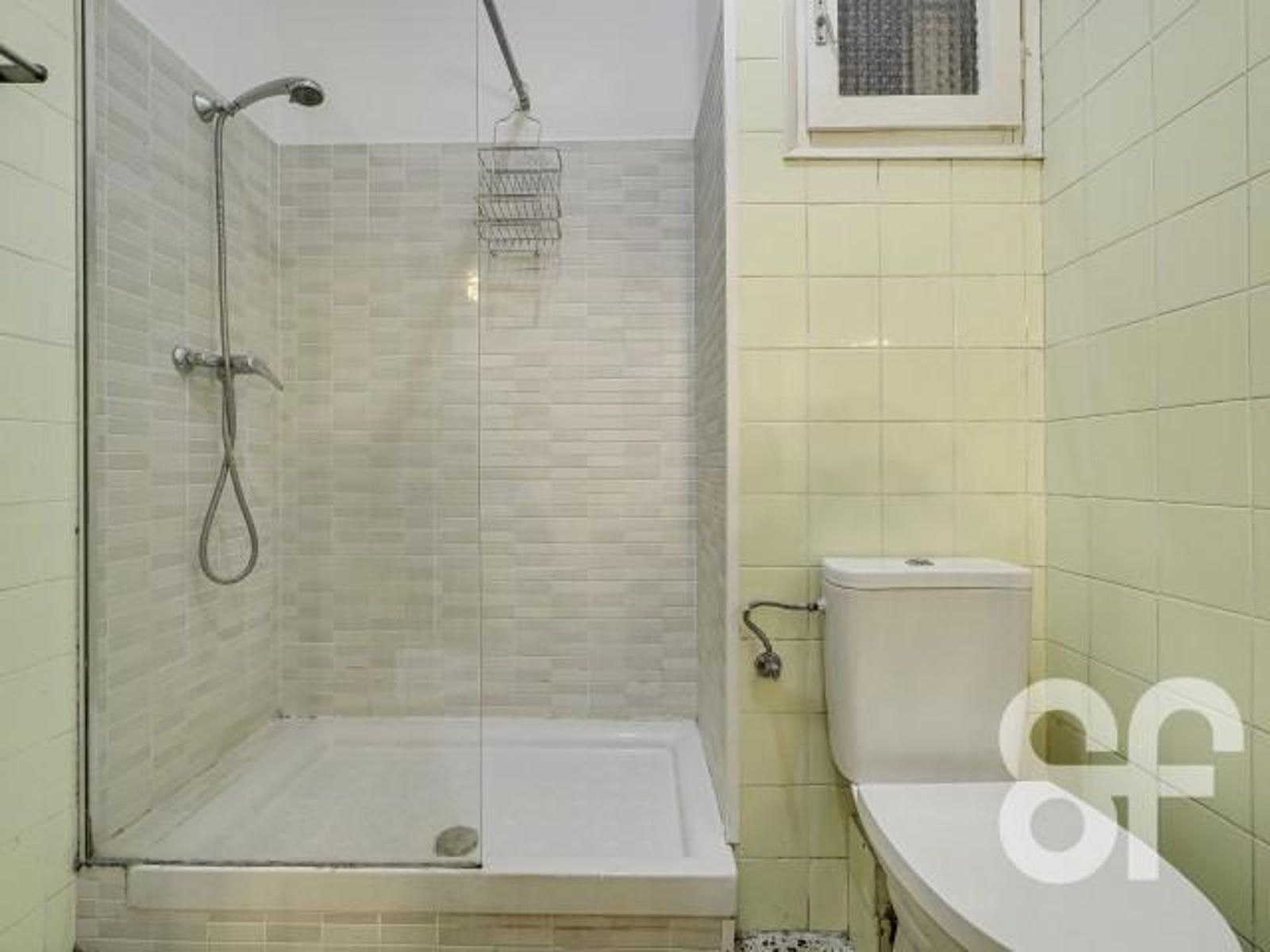 Baño - Estupendo piso en Mallorca-Lepanto- a actualizar