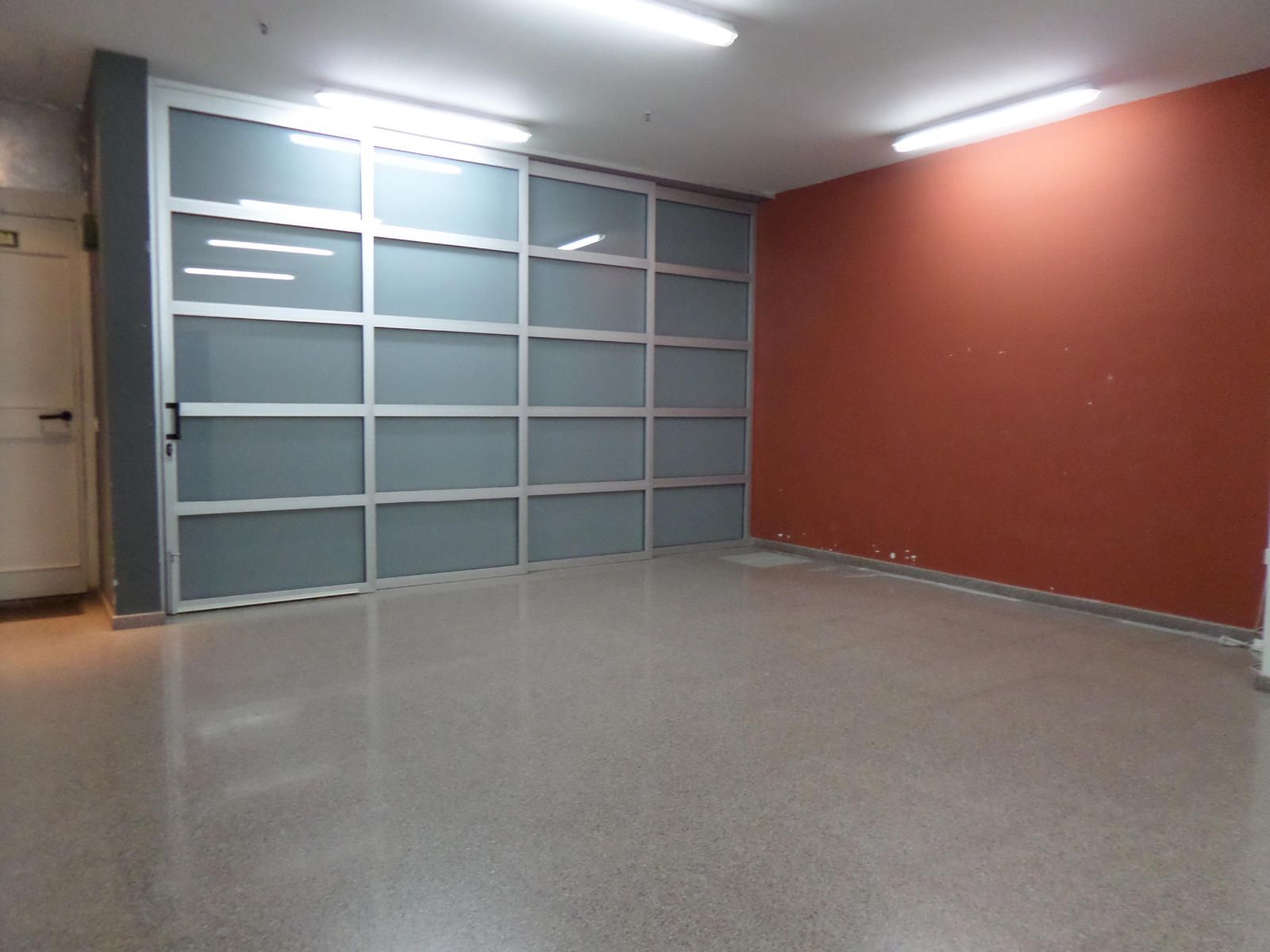 Grand local ouvert sur deux étages - lumineux - Très bon état - Foto 7