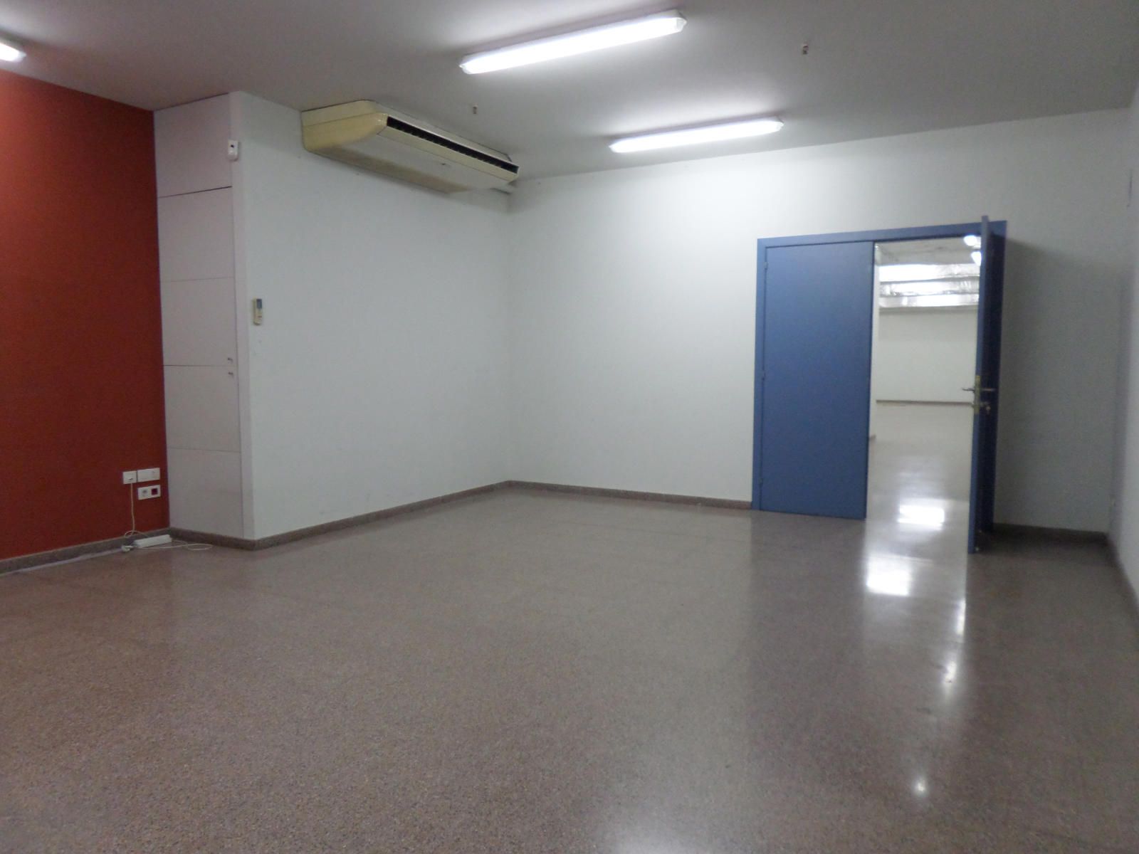 Grand local ouvert sur deux étages - lumineux - Très bon état - Foto 9