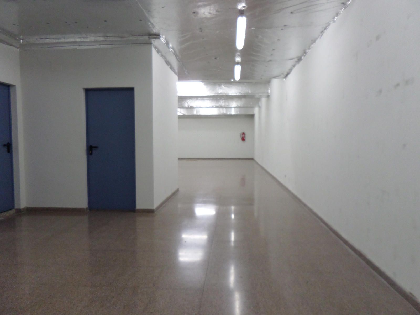 Grand local ouvert sur deux étages - lumineux - Très bon état - Foto 11