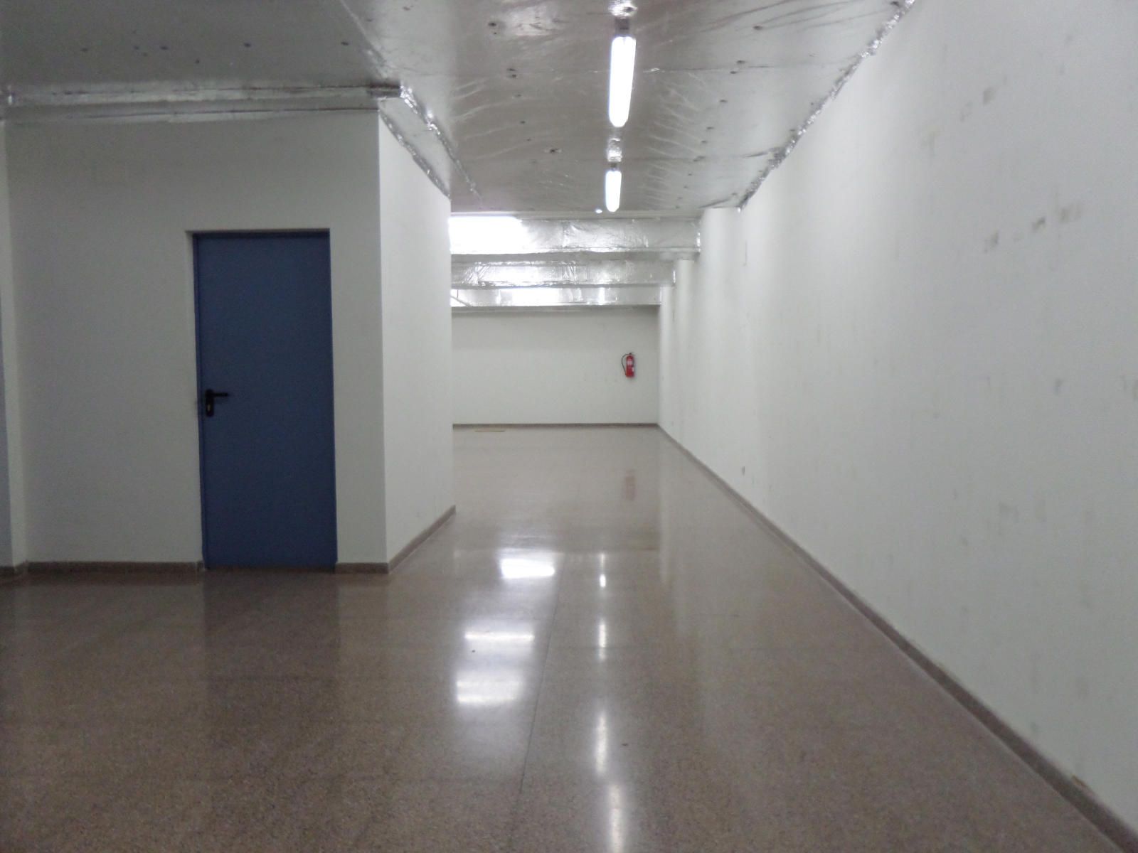 Grand local ouvert sur deux étages - lumineux - Très bon état - Foto 12