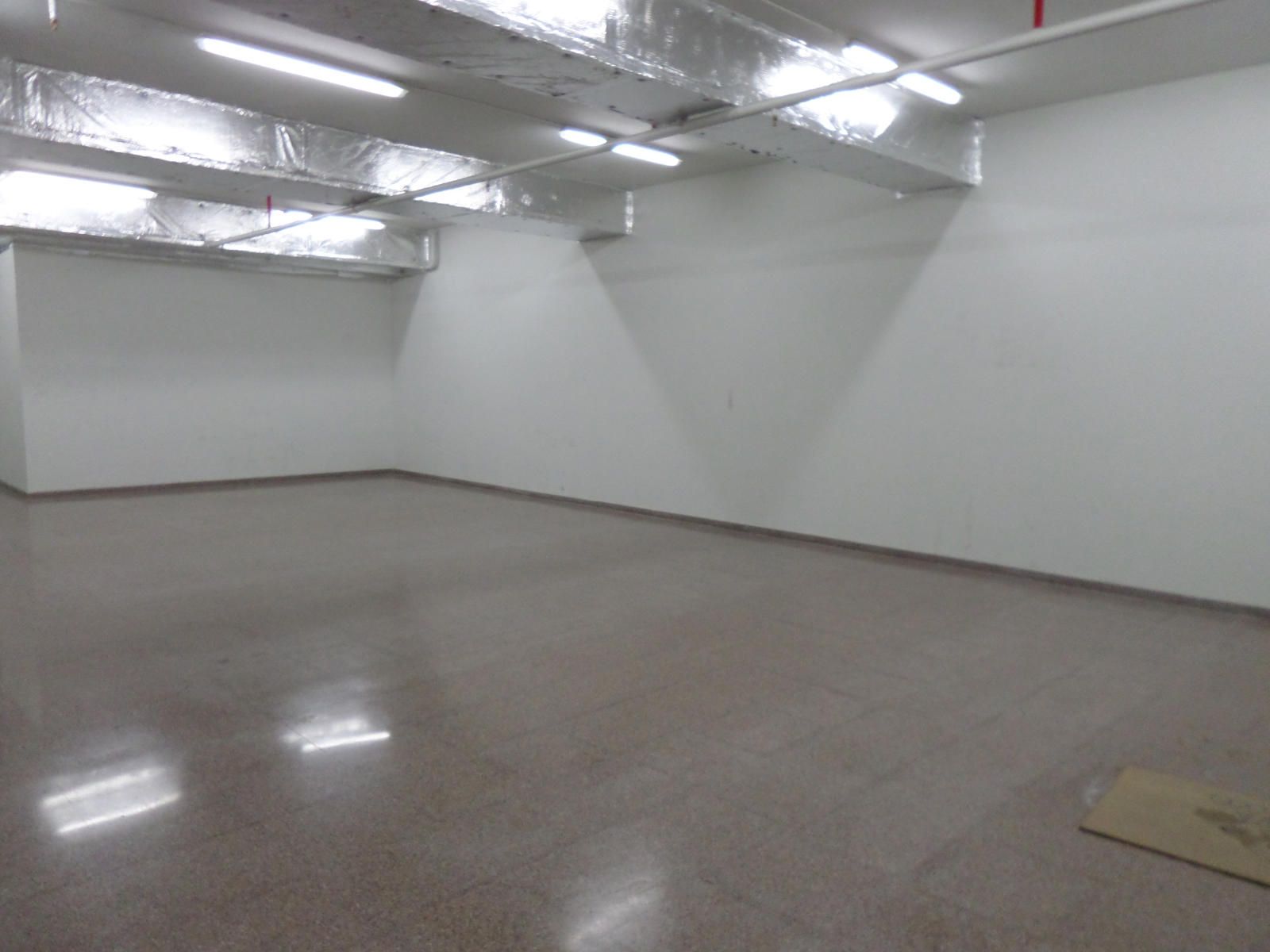 Grand local ouvert sur deux étages - lumineux - Très bon état - Foto 16