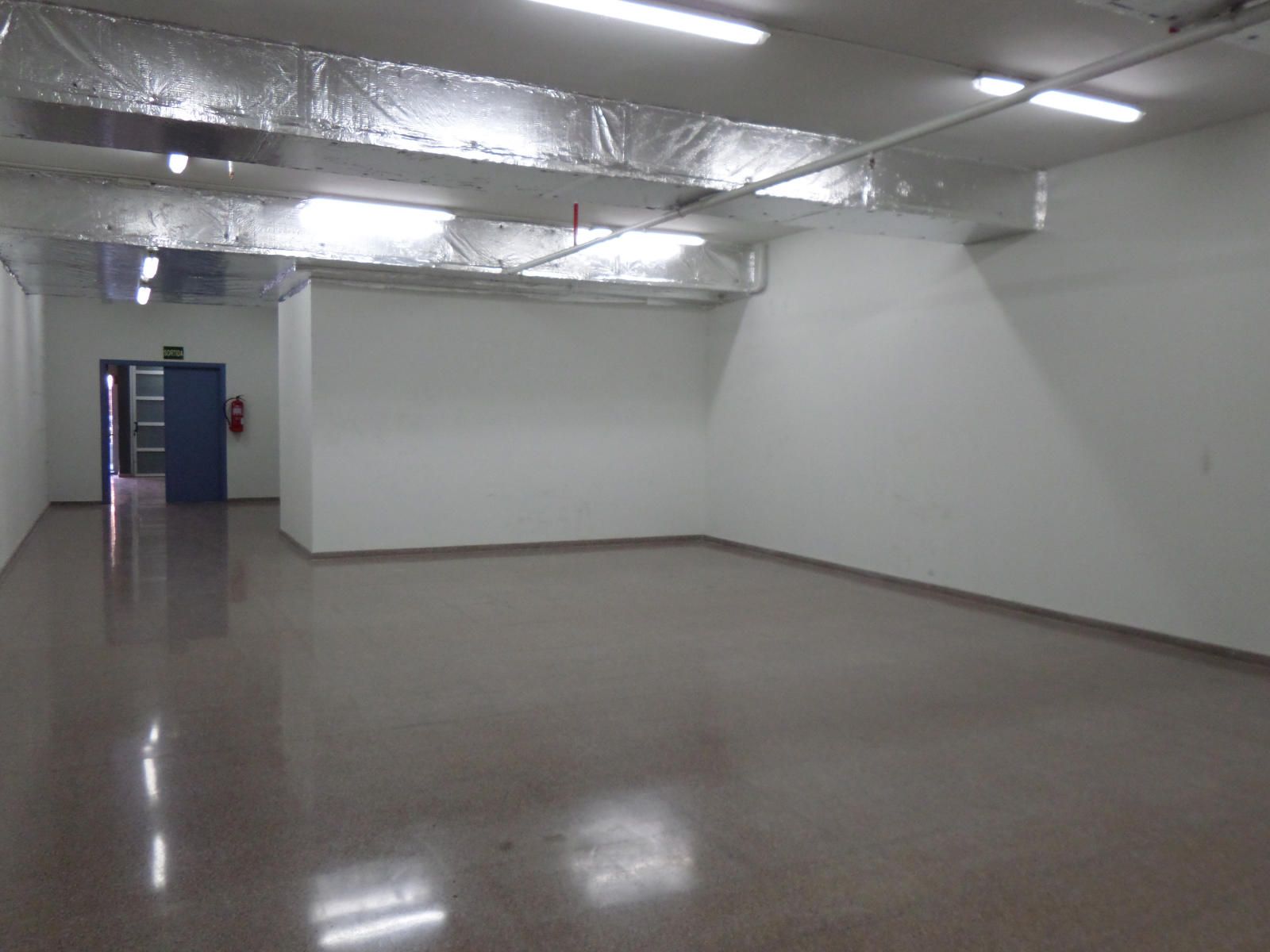 Grand local ouvert sur deux étages - lumineux - Très bon état - Foto 19