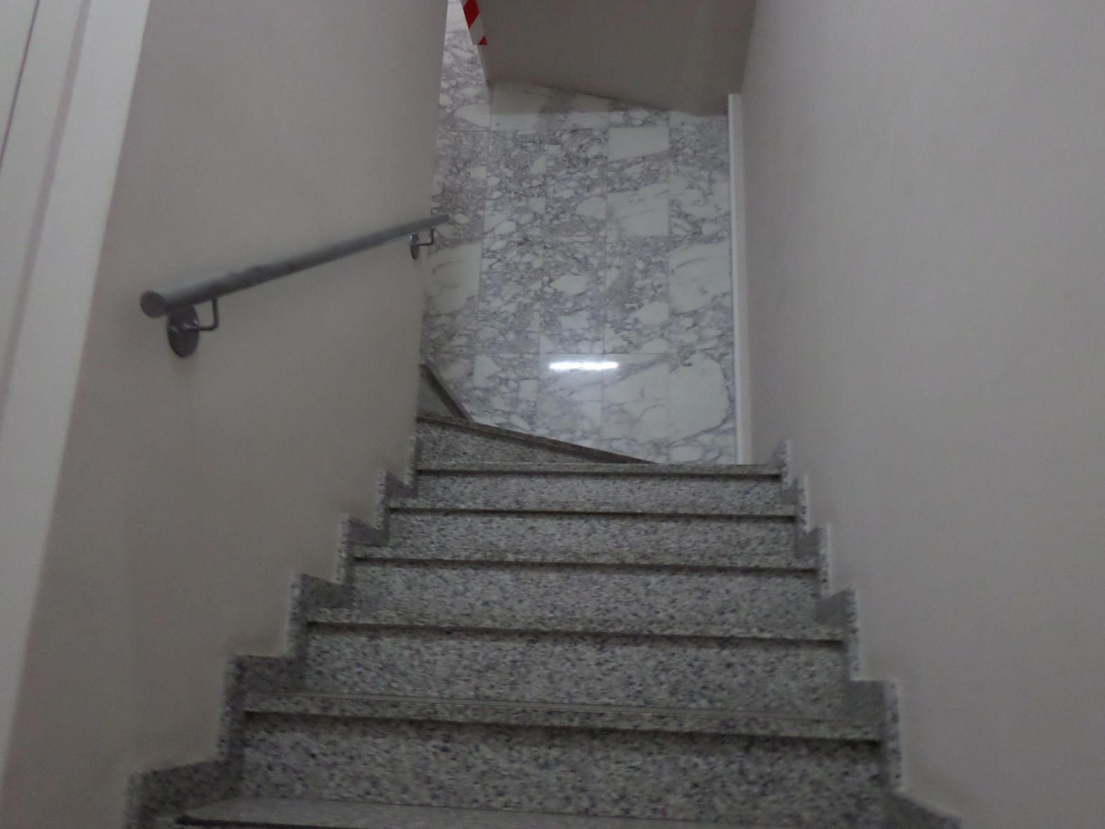 Grand local ouvert sur deux étages - lumineux - Très bon état - Foto 23