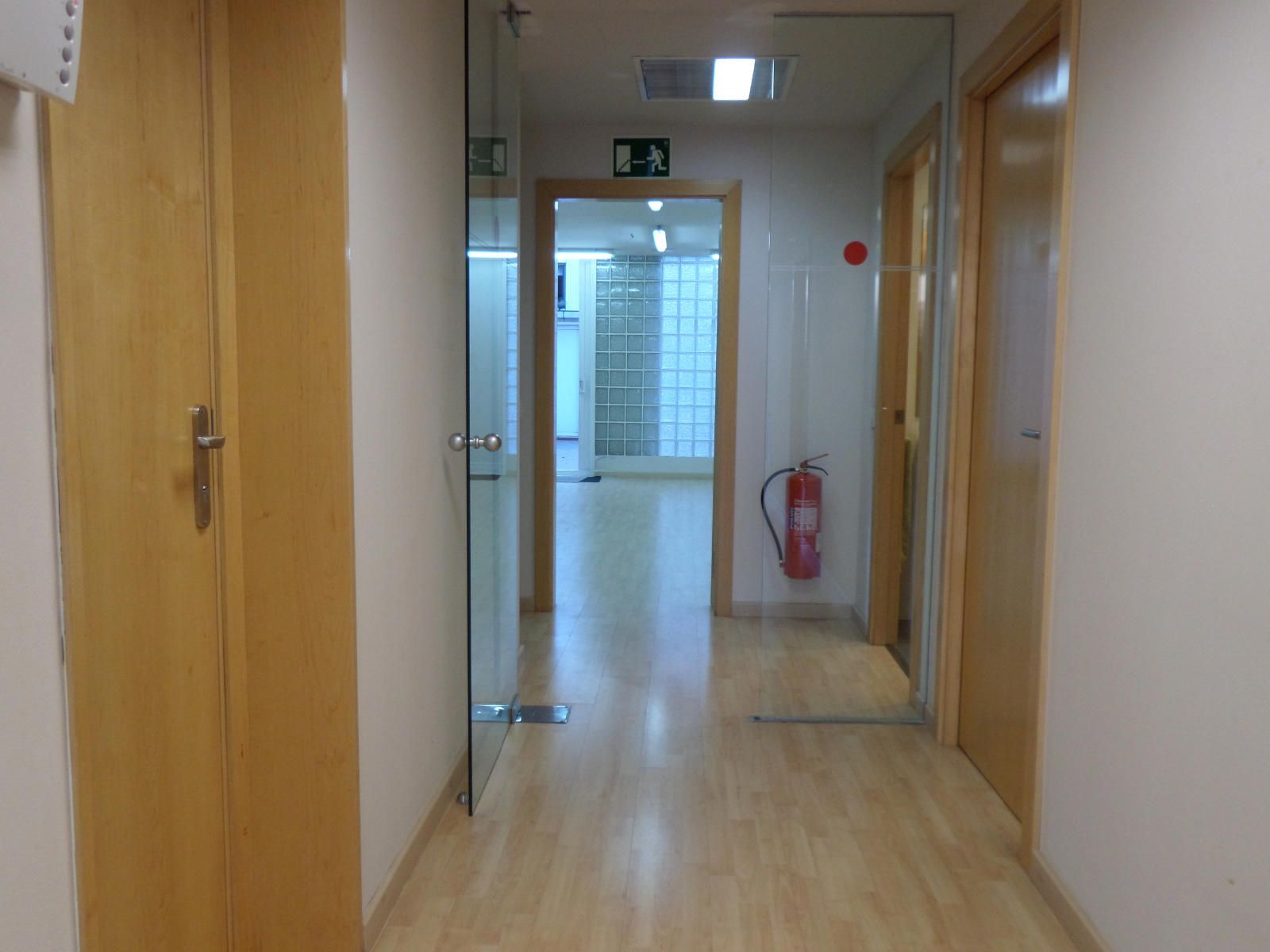 Grand local ouvert sur deux étages - lumineux - Très bon état - Foto 33