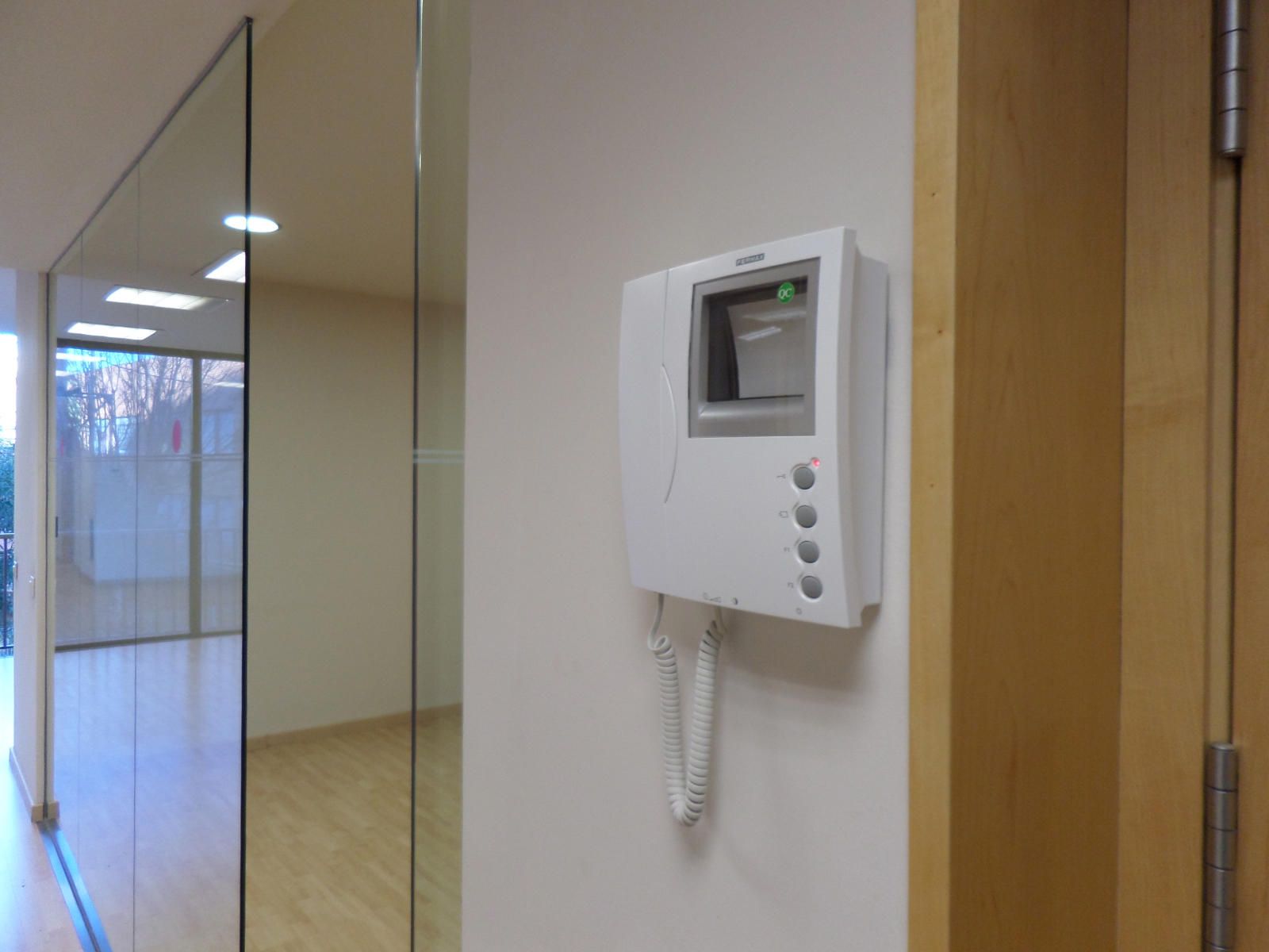 Grand local ouvert sur deux étages - lumineux - Très bon état - Foto 34