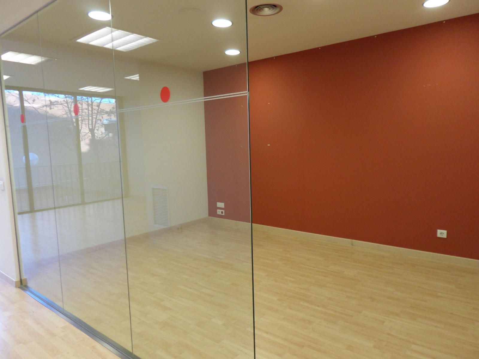 Grand local ouvert sur deux étages - lumineux - Très bon état - Foto 36