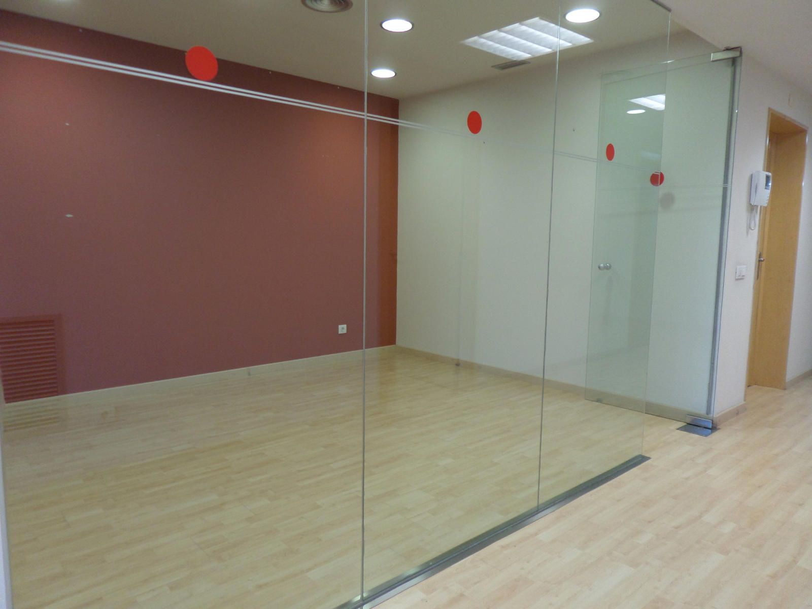 Grand local ouvert sur deux étages - lumineux - Très bon état - Foto 37