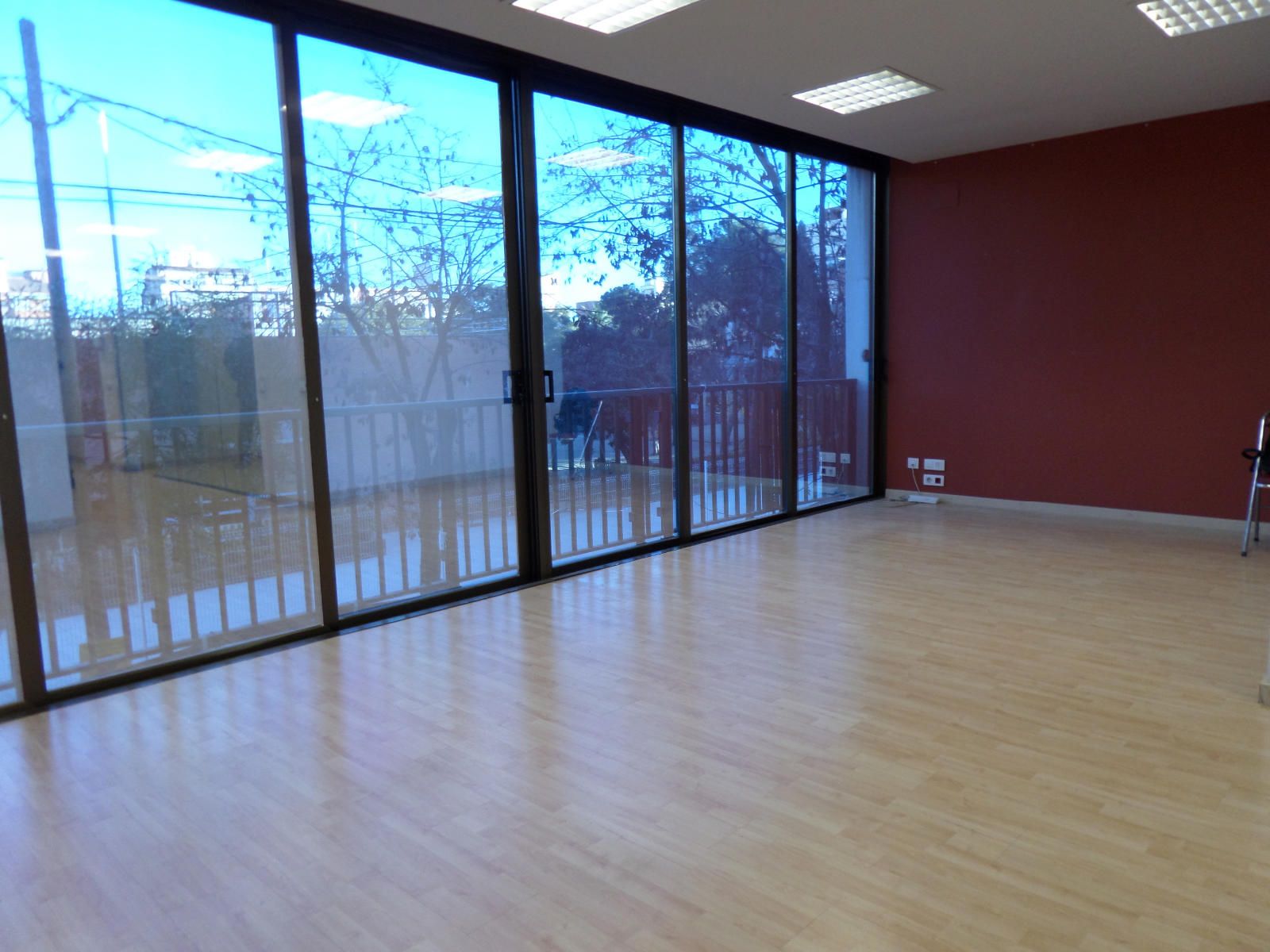 Grand local ouvert sur deux étages - lumineux - Très bon état - Foto 3