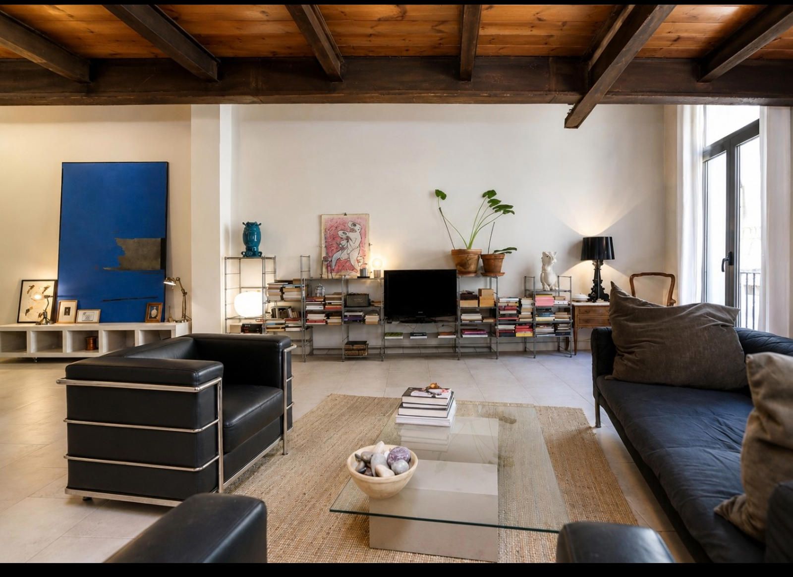 Salón comedor - Loft exterior de estilo industrial en el Born