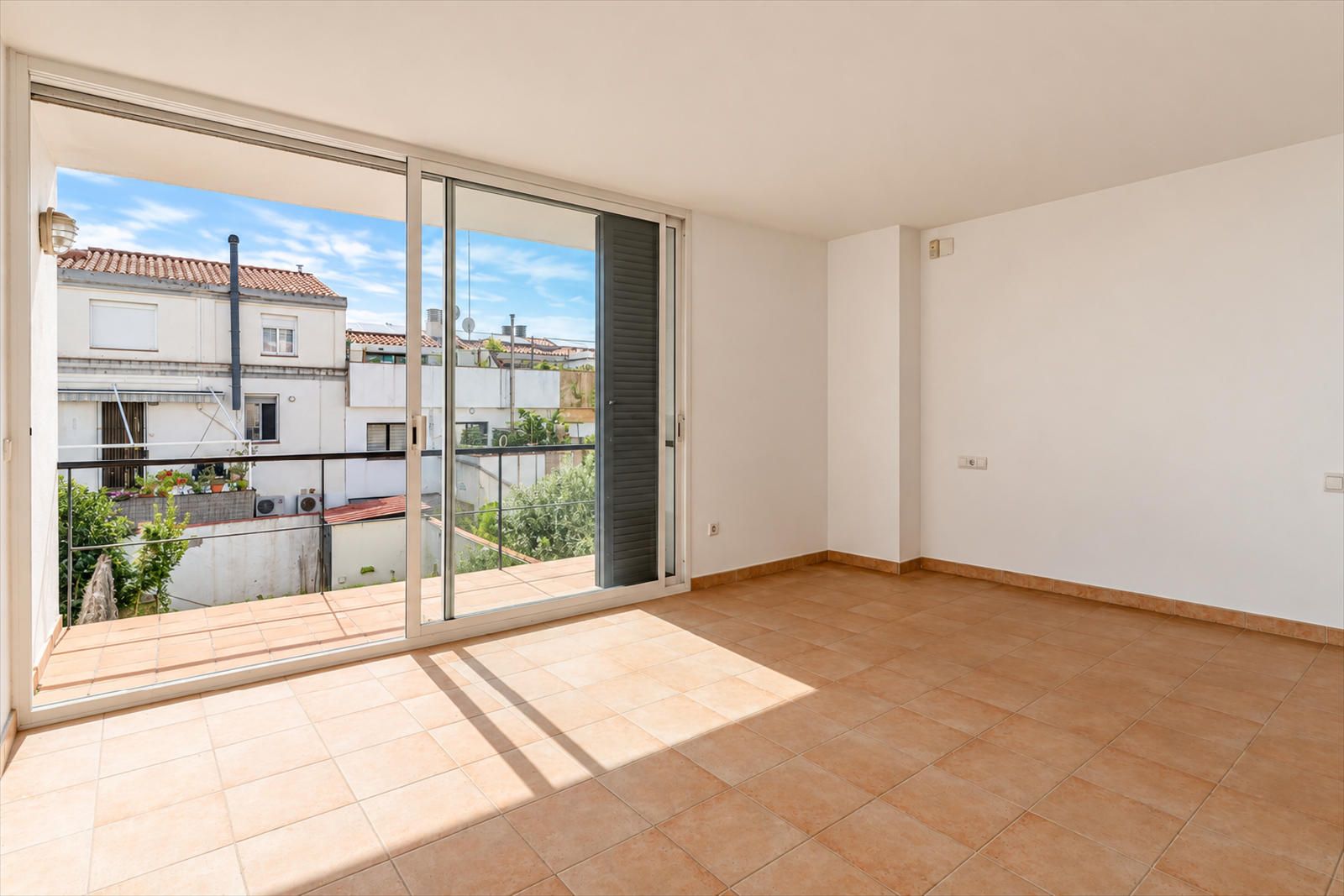 Dormitorio - Preciosa casa  de 3 plantas ( mas planta sótano) en el centro de Premià de Mar-En segunda línea de mar