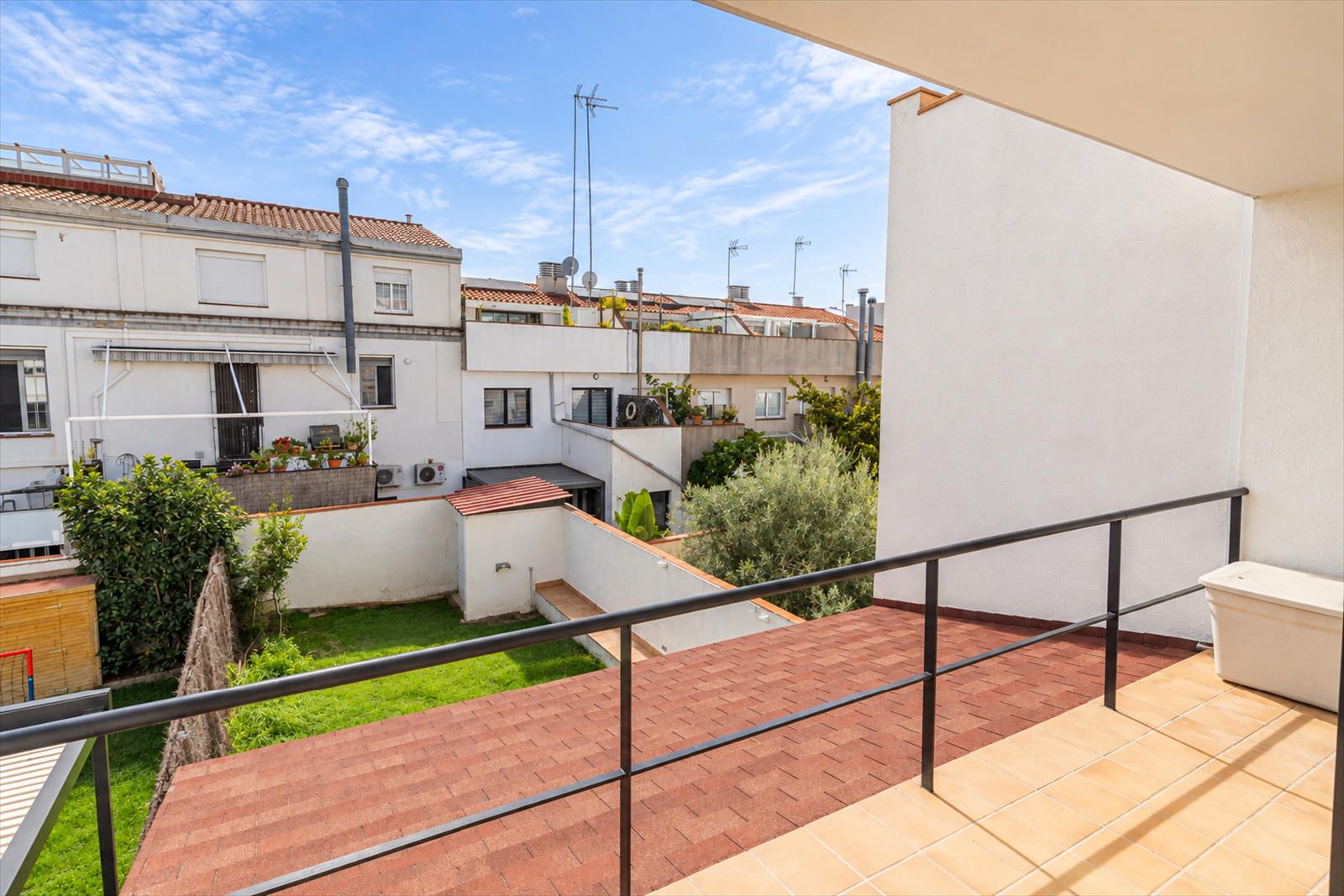 Vistas - Preciosa casa  de 3 plantas ( mas planta sótano) en el centro de Premià de Mar-En segunda línea de mar