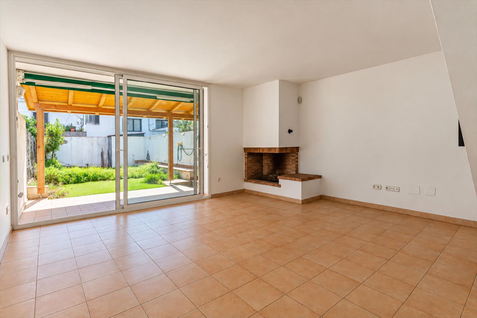 Salón comedor - Preciosa casa  de 3 plantas ( mas planta sótano) en el centro de Premià de Mar-En segunda línea de mar