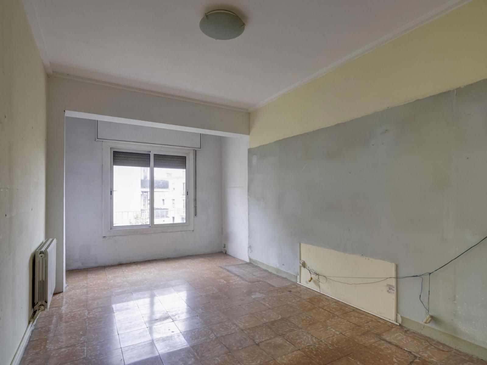 Fantástico piso exterior con terraza en Av. República Argentina- A reformar - Foto 17