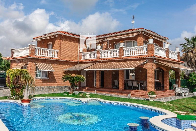 Chalet Independiente en venta Roda De Bara, Tarragona. Ref: 1476. Finques Garbi