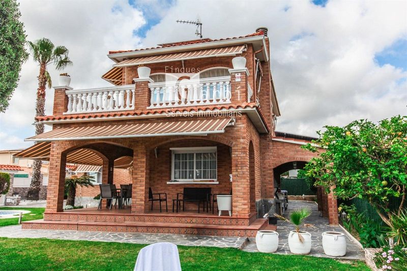 Chalet Independiente en venta Roda De Bara, Tarragona. Ref: 1476. Finques Garbi