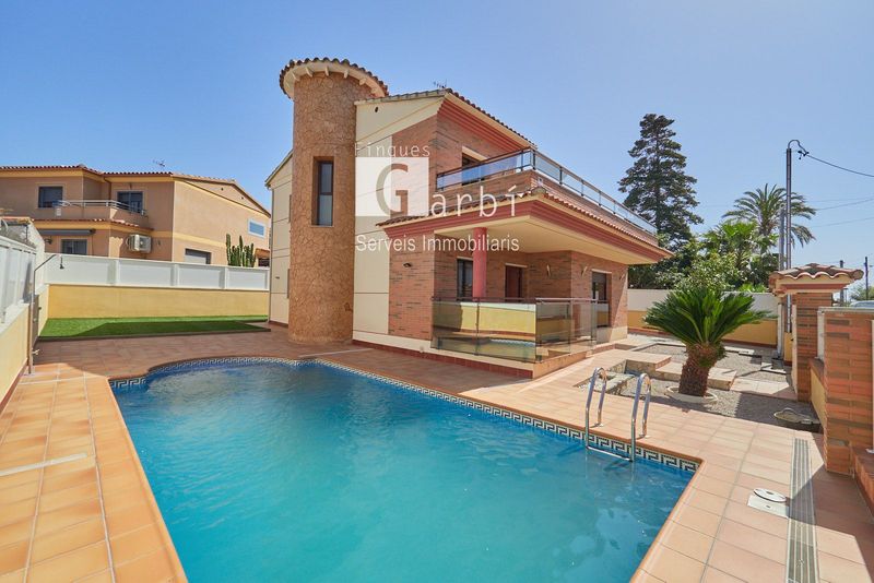 Chalet Independiente en venta Segur De Calafell, Tarragona. Ref: 1809. Finques Garbi