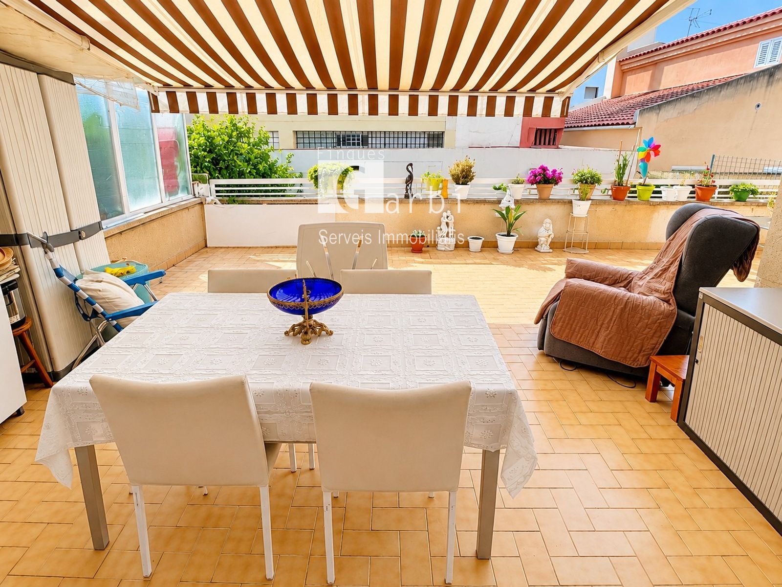 Planta baja con gran terraza, parking y trastero a pocos metros de la playa - Foto 1