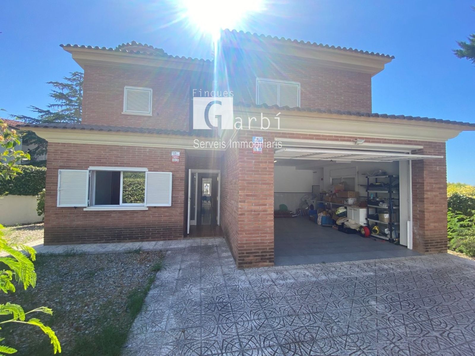 VENTA DE CHALET INDEPENDIENTE DE 4 DORMITORIOS / 3 BAÑOS Y PISCINA PROPIA - Foto 2