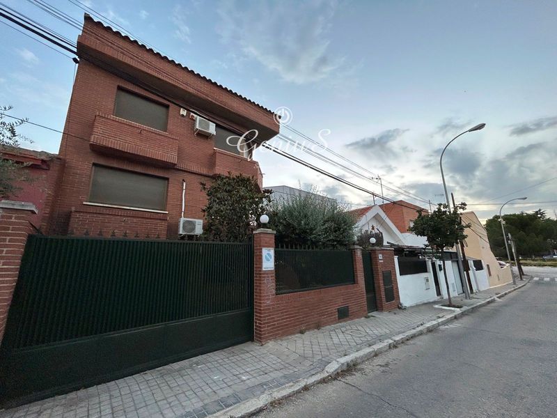 Chalet Independiente en alquiler Madrid. Ref: 1059. Genius