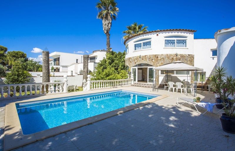 Hus til salgs Empuriabrava, Girona. Ref: 1147. GG Real Estate Barcelona