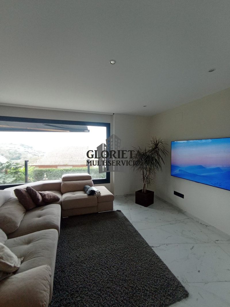 Chalet Independiente en venta Vigo, Pontevedra. Ref: 1008. Inmobiliaria Glorieta