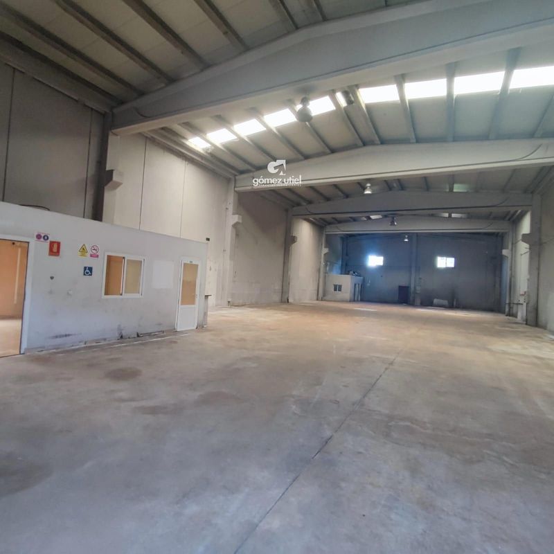 Nave Industrial en venta y alquiler  en Cuenca . Ref: 3040. Gomez Utiel Servicios Inmobiliarios Cuenca