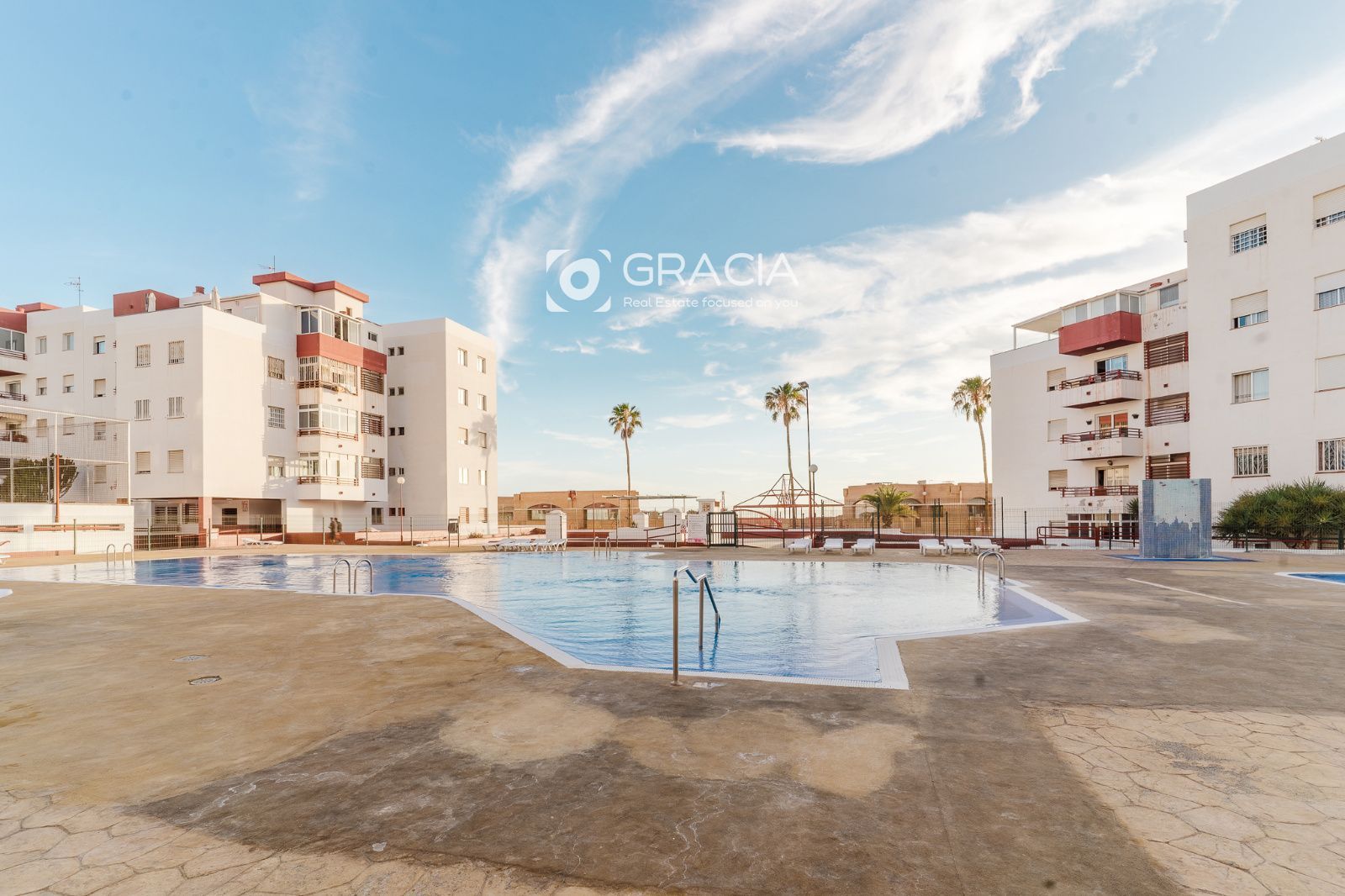 Apartamento tres dormitorios, dos baños con plaza de garaje en San Eugenio bajo - Foto 2